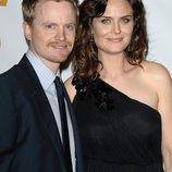 Emily Deschanel y su marido David Hornsby el los Genesis Awards