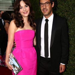 Zooey Deschanel y Jacob Pechenik en los Premios Emmy 2014