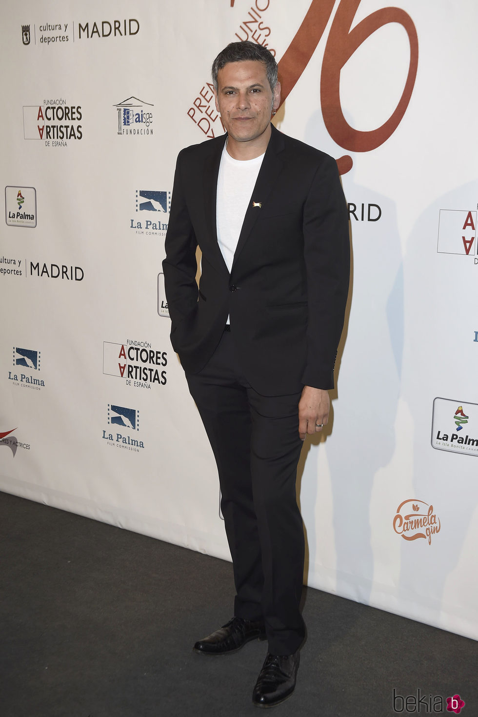 Roberto Enríquez en la red carpet de la XXVI edición de los Premios de la Unión de Actores