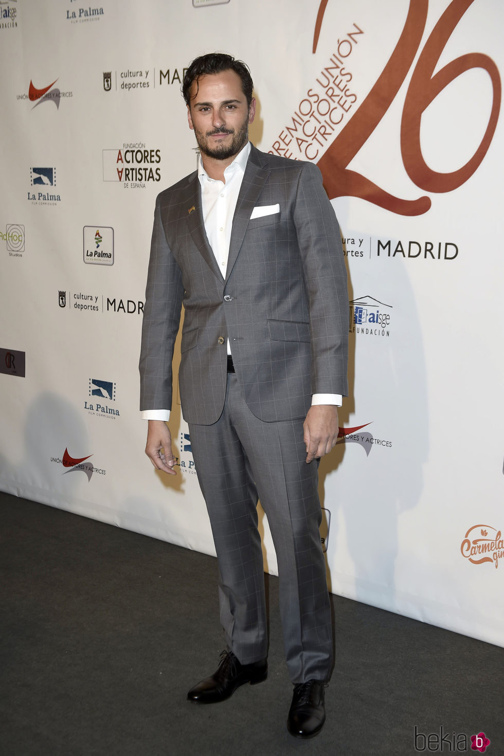 Asier Etxeandía en la red carpet de la XXVI edición de los Premios de la Unión de Actores