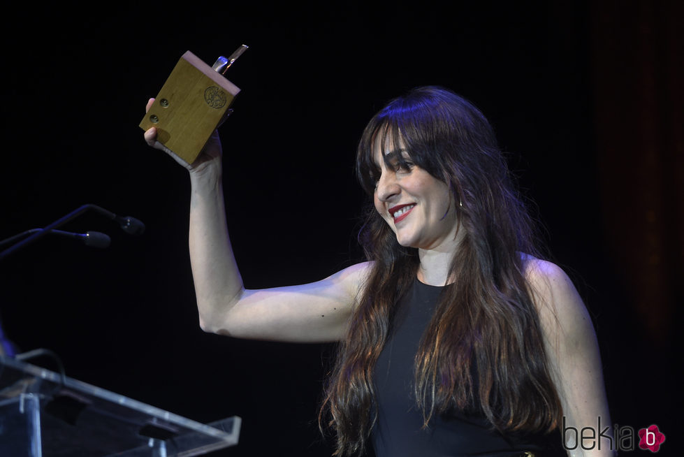 Candela Peña con su premio de la Unión de Actores 2017