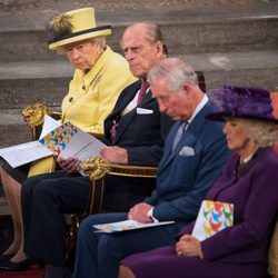 La Reina Isabel, el Duque de Edimburgo, el Príncipe Carlos y la Duquesa de Cornualles en la Misa del Día de la Commonwealth 2017