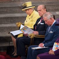 La Reina Isabel, el Duque de Edimburgo, el Príncipe Carlos y la Duquesa de Cornualles en la Misa del Día de la Commonwealth 2017