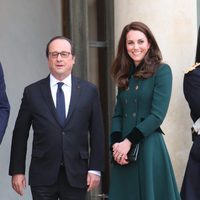 Kate Middleton con François Hollande en el Palacio del Elíseo de París