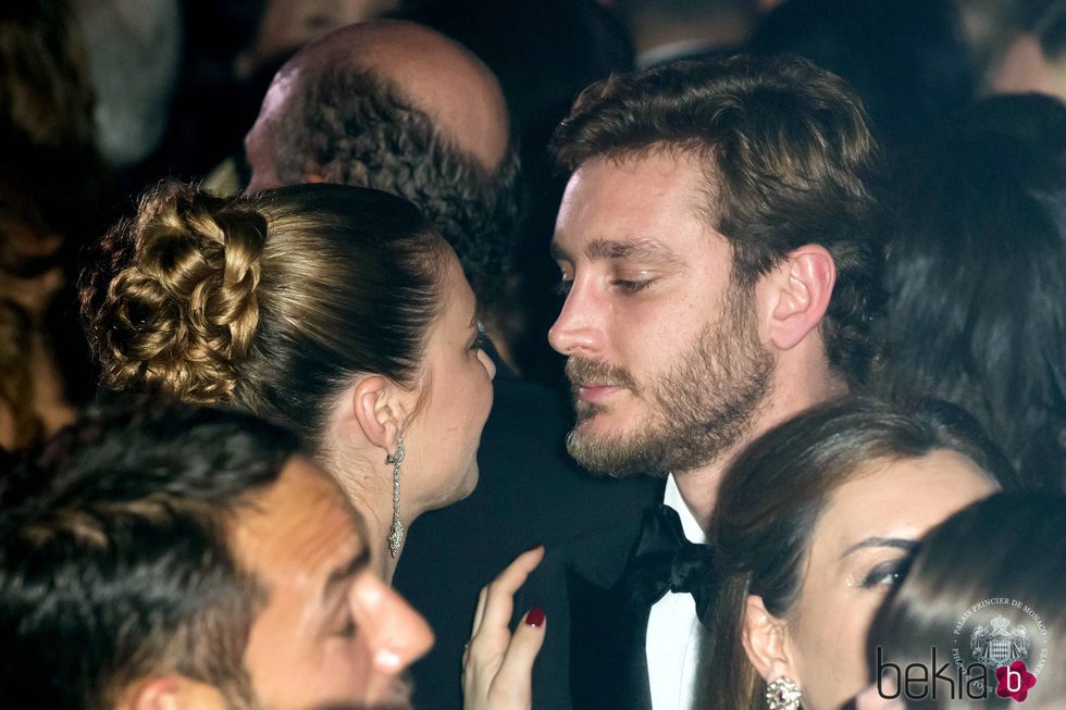 Beatrice Borromeo y Pierre Casiraghi, muy cariñosos en el Baile de la Rosa