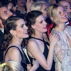 Carlota Casiraghi, Juliette Maillot y Mona Walravens en la 63 edición del Baile de la Rosa