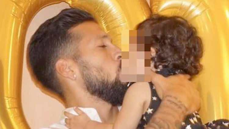 Ezequiel Garay junto a su hija Shaila el Día del Padre 2017