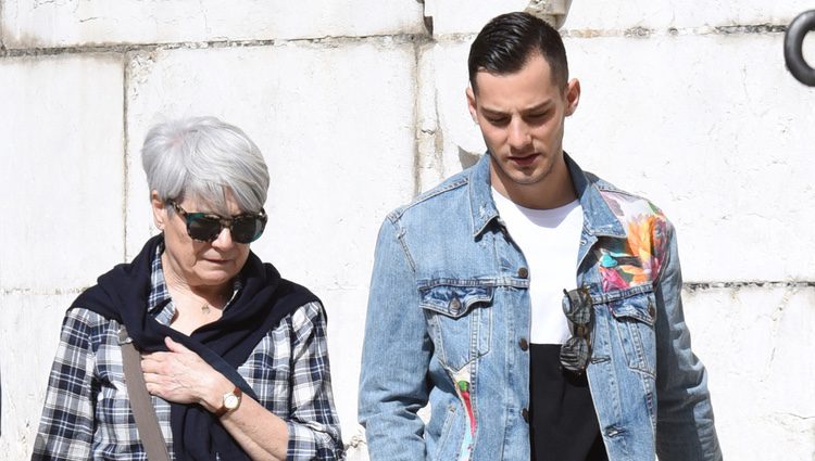 Joel Bosqued con la madre de Blanca Suárez en Málaga