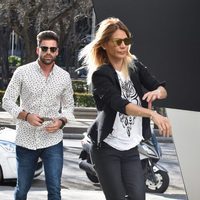 Sergio Ayala e Ivonne Reyes acudiendo a un restaurante