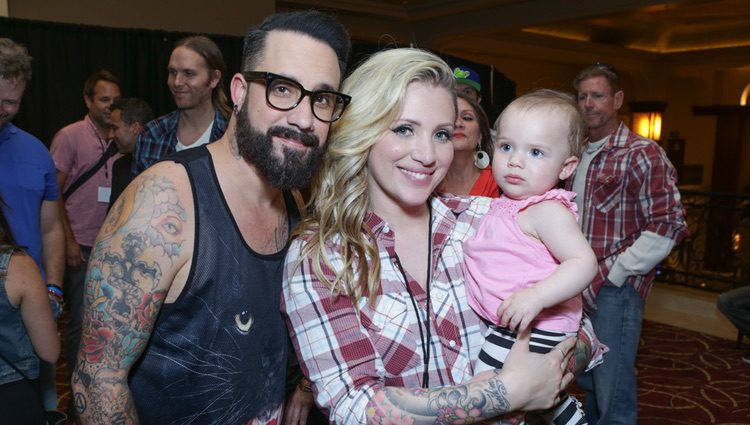 A.J. McLean junto a su mujer y su hija Ava