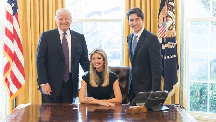 Ivanka Trump en el Despacho Oval junto a Donald Trump y Justin Trudeau