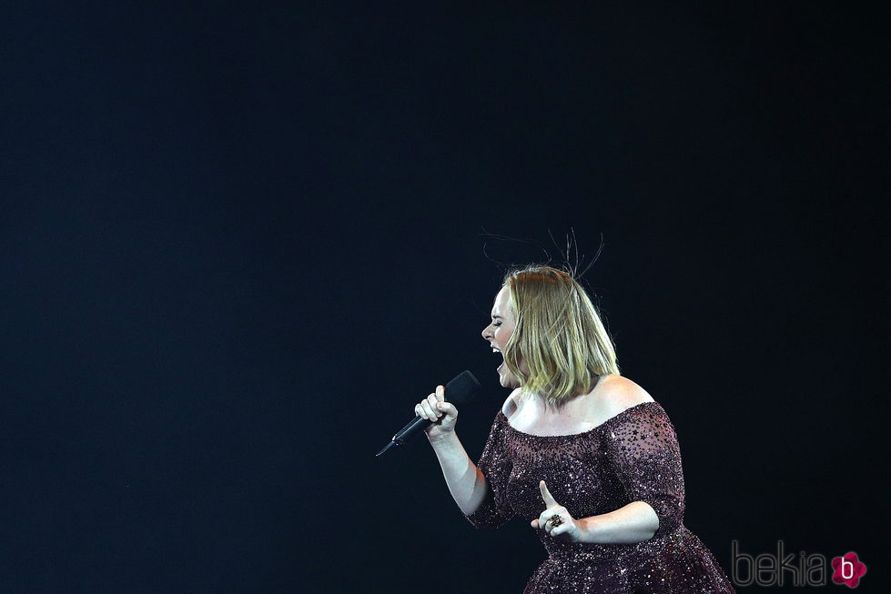 Adele actuando en Melbourne