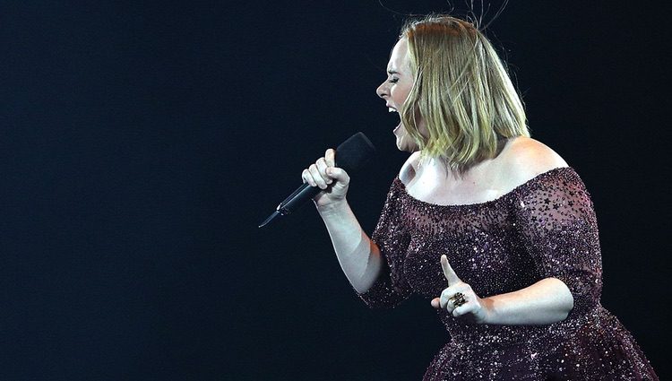 Adele actuando en Melbourne