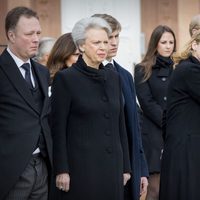 Benedicta de Dinamarca y sus hijos Gustavo y Alexandra en el funeral del Príncipe alemán Richard zu Sayn-Wittgenstein Berleburg