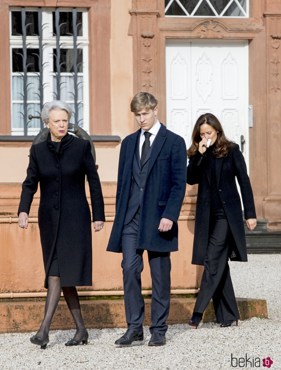 Benedicta de Dinamarca, el Conde Friedrich y Carina Axelsson en el funeral del Príncipe alemán Richard zu Sayn-Wittgenstein Berleburg