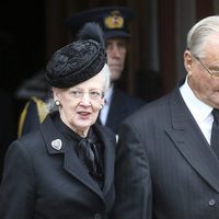 La Reina Margarita de Dinamarca y Enrique de Dinamarca en el funeral del Príncipe alemán Richard zu Sayn-Wittgenstein Berleburg