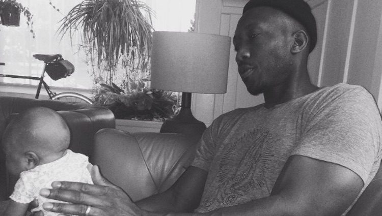 Mahershala Ali junto a su hija Bari Najma