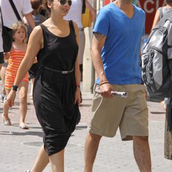 Chenoa y Javier Arpa pasean por las calles de Mallorca