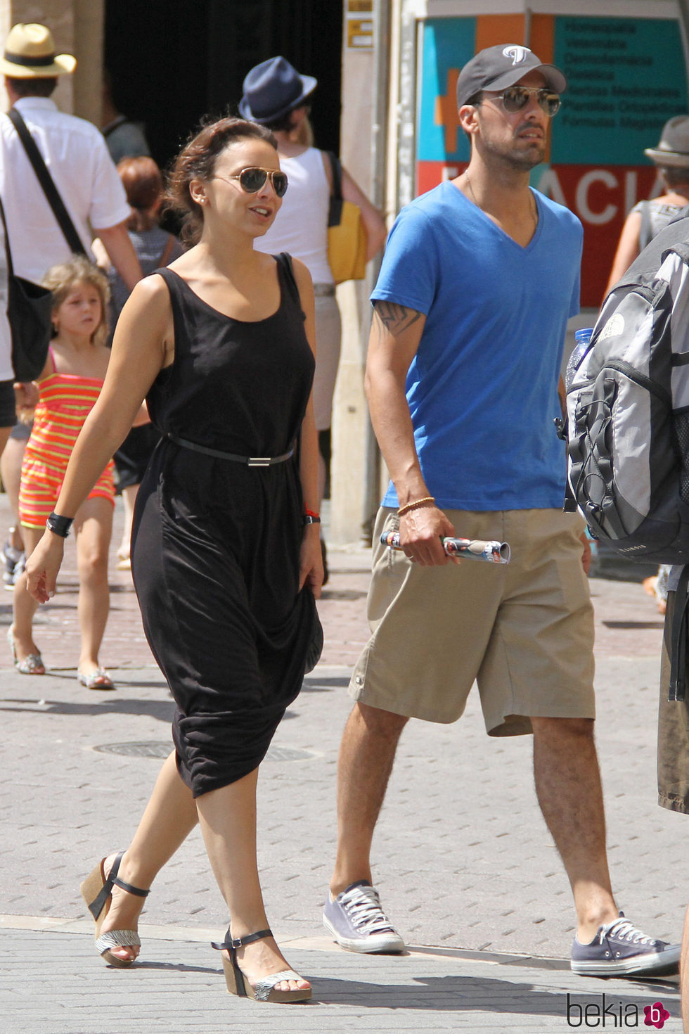 Chenoa y Javier Arpa pasean por las calles de Mallorca