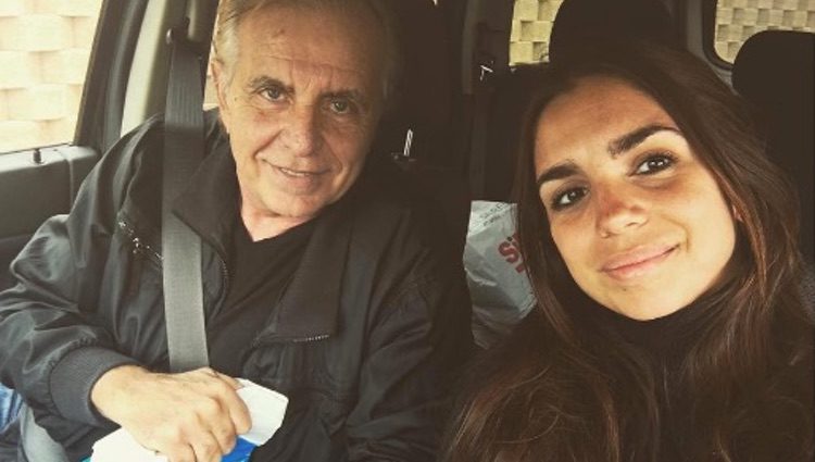 Elena Furiase junto a su padre