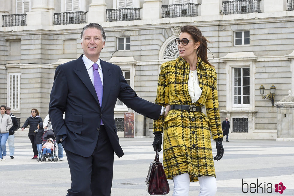 Mar Flores paseando por Madrid con Elías Sacal