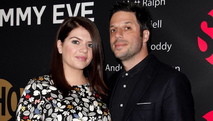 Casey Wilson junto a su marido