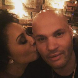 Mel B besando tiernamente a su marido Stephen Belafonte