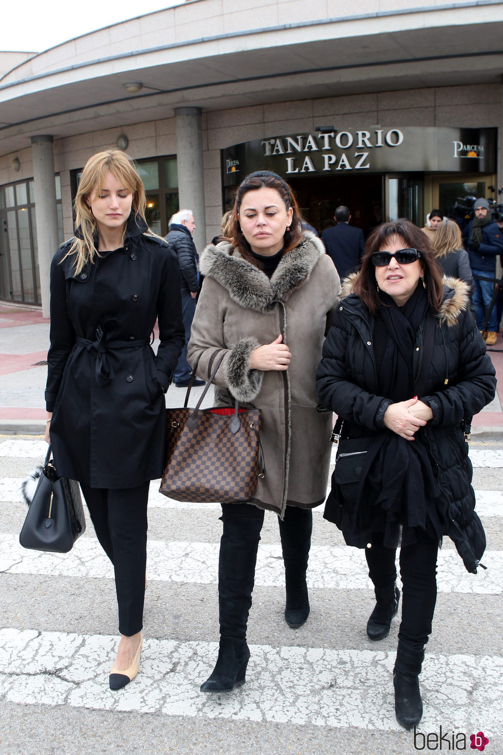 Alba Carrillo, Teresa Bueyes y Loles León en la capilla ardiente de Paloma Gómez Borrero