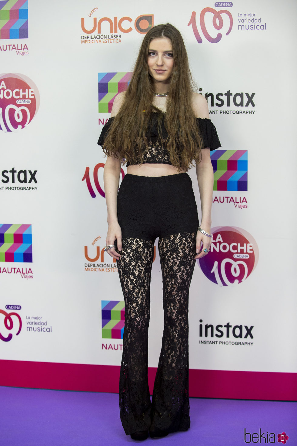 Birdy en la alfombra roja de la noche de Cadena 100