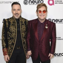 David Furnish con Elton John en la fiesta de su 70 cumpleaños