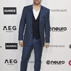 Matthew Morrison en la fiesta del 70 cumpleaños de Elton John