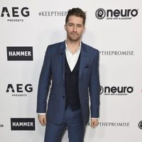 Matthew Morrison en la fiesta del 70 cumpleaños de Elton John