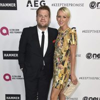 James Corden y Julia Carey en la fiesta del 70 cumpleaños de Elton John