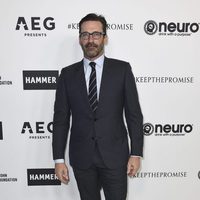 Jon Hamm en la fiesta del 70 cumpleaños de Elton John