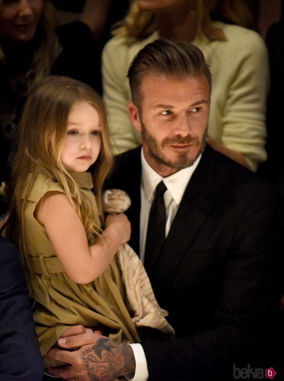 David Beckham junto a su hija Harper en el desfile de Burberry