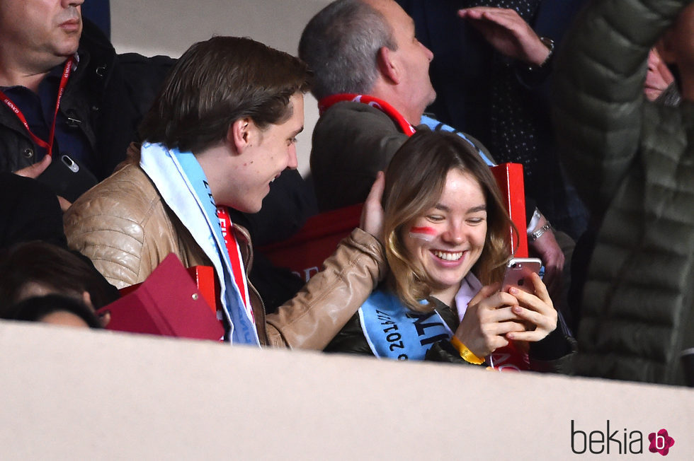 La Princesa Alexandra de Hannover y su novio Ben-Sylvester en un partido de la Champions