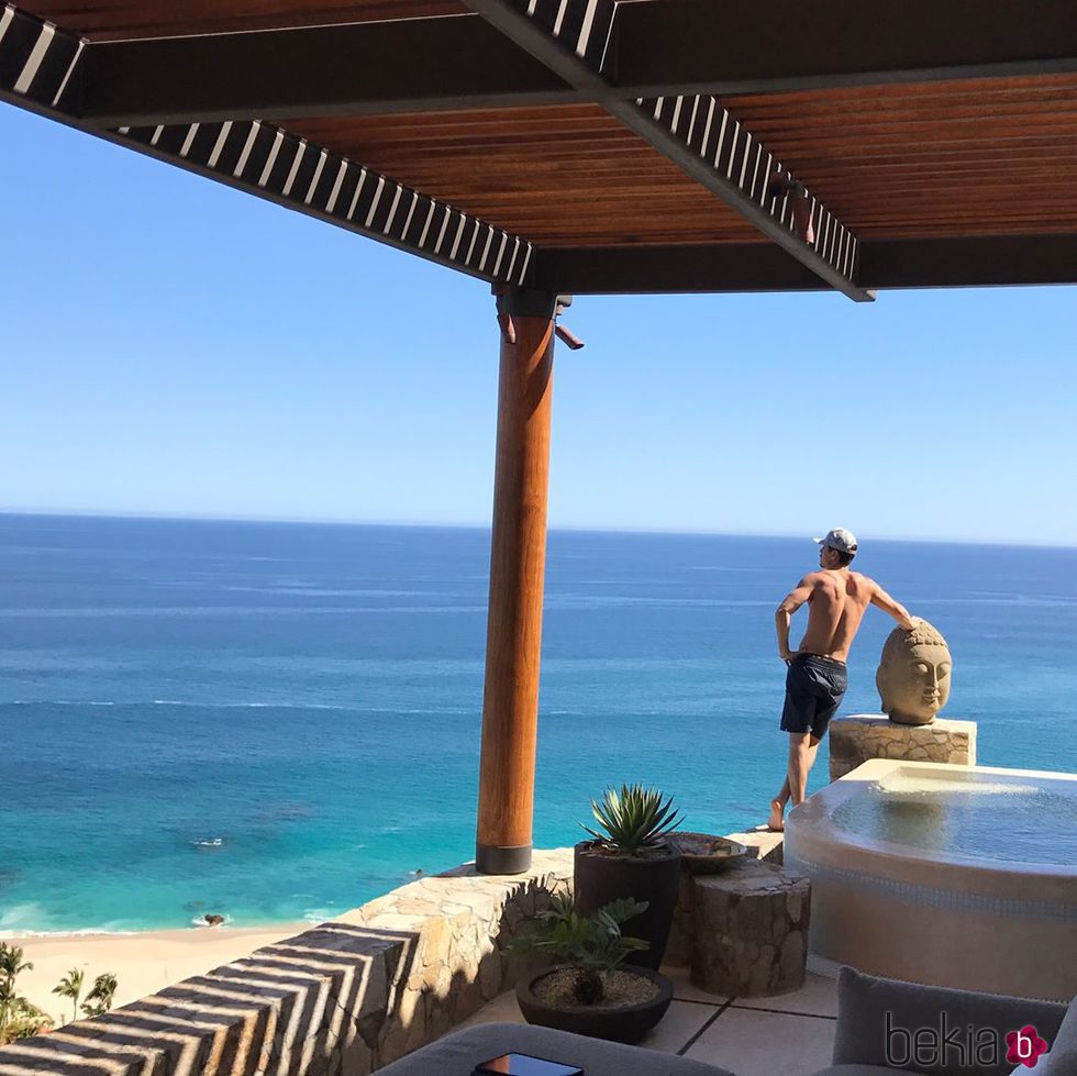 Bryan Tanaka en Cabo San Lucas por el cumpleaños de Mariah Carey