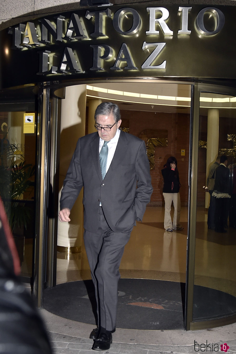 Carlos García Revenga en la capilla ardiente de Alicia de Borbón-Parma