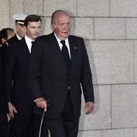 El Rey Juan Carlos en la capilla ardiente de Alicia de Borbón-Parma