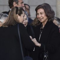 La Reina Sofía y Cristina de Borbón-Dos Sicilias en la capilla ardiente de Alicia de Borbón-Parma