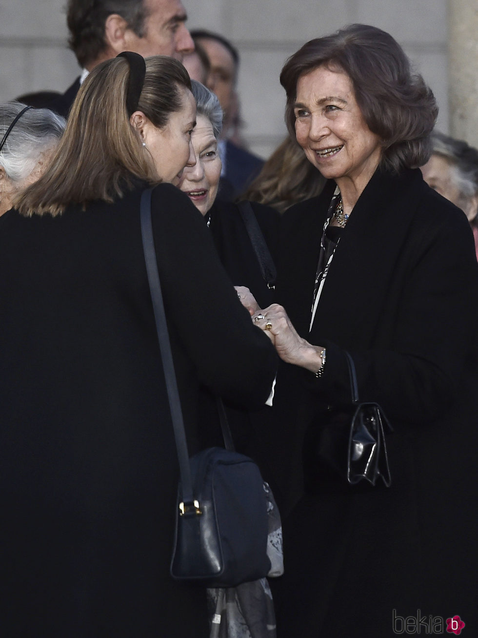 La Reina Sofía y Cristina de Borbón-Dos Sicilias en la capilla ardiente de Alicia de Borbón-Parma