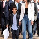 Georgina Rodríguez de la mano de Cristiano Ronaldo Jr en el aeropuerto de Madeira