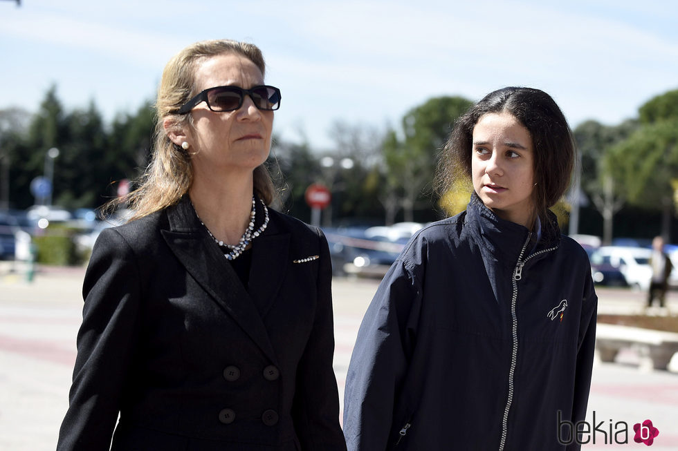 La Infanta Elena y Victoria de Marichalar en la capilla ardiente de Alicia de Borbón-Parma