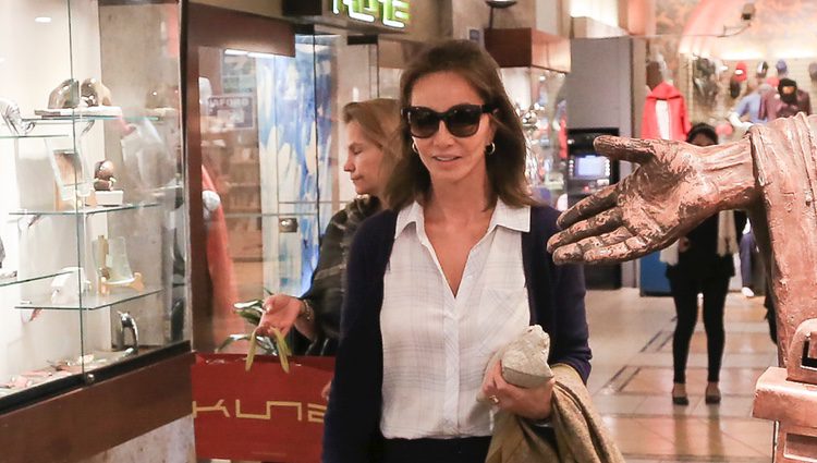 Isabel Preysler de compras en un centro comercial de Arequipa