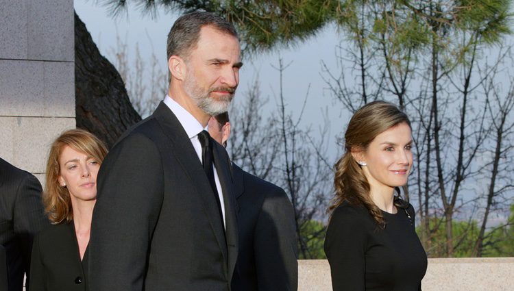 Los Reyes Felipe y Letizia en la capilla ardiente de Alicia de Borbón-Parma