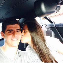 Thibaut Courtois con Marta Domínguez