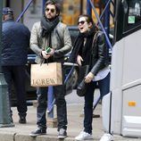 Carlota Casiraghi ríe divertida junto a Dimitri Rassam en Nueva York