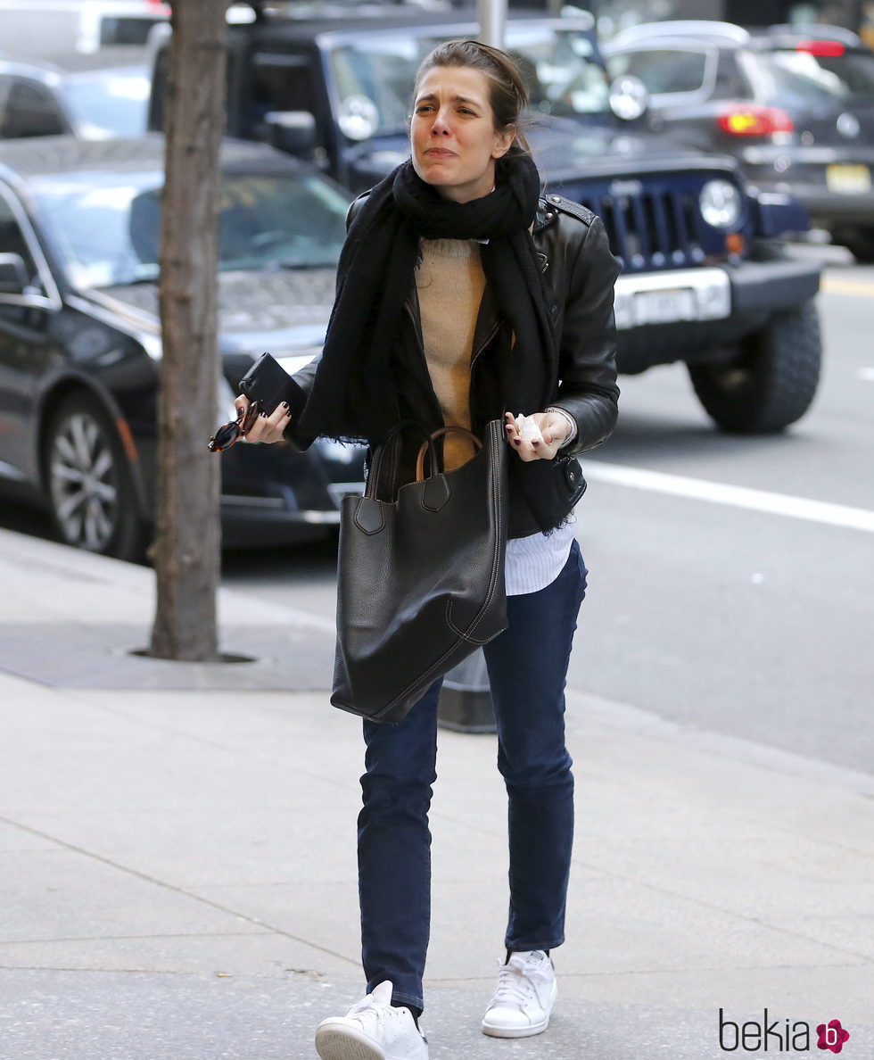 Carlota Casiraghi lloriqueando en Nueva York