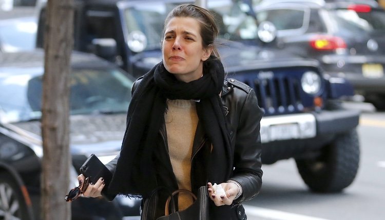 Carlota Casiraghi lloriqueando en Nueva York