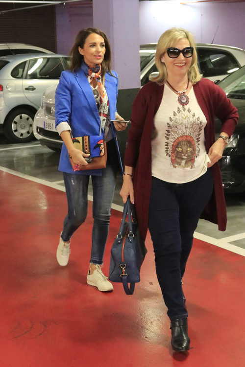 Paula Echevarría de compras con su madre tras confirmarse su separación